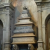 Zdjęcie z Portugalii - dwa marmurowe słonie podtrzymują grobowiec króla Sebastiana