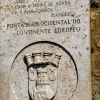 Zdjęcie z Portugalii - Na szczycie urwiska stoi obelisk z wyrytymi w kamieniu słowami tutejszego poety 