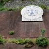 Zdjęcie z Portugalii - Mozaika pokazująca herb Porto Moniz, umieszczona na skalnej ścianie górującej nad miasteczkiem.