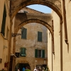 Zdjęcie z Włoch - jak w Sassari... uwielbiam te uliczne mosteczki-łączniki  nad głowami