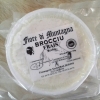 Zdjęcie z Francji - w małym sklepiku kupiłam do domu korsykański owczy ser 