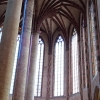 Zdjęcie z Francji - Surowa fasada Klasztoru stanowi mocny kontrast dla 