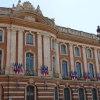 Zdjęcie z Francji - z jednej strony Capitole- "przyklejony" do fasady Teatre de Capitole