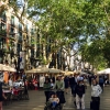 Zdjęcie z Hiszpanii - La Rambla to tętniące życiem serce Barcelony i główny deptak miasta.