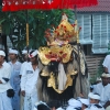 Zdjęcie z Indonezji - Modly przed swiatynia