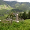 Zdjęcie z Gruzji - Gergeti - cmentarz.