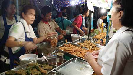 Pyszna uliczna kuchnia w Bangkoku Pyszna uliczna kuchnia w Bangkoku
