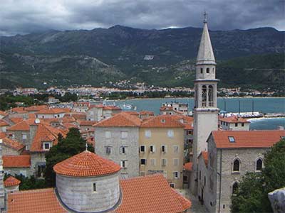 Budva - widok na Stare Miasto, fot. wikimedia.org Budva - widok na Stare Miasto, fot. wikimedia.org