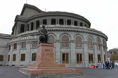 Budynek Opery w Erywaniu. Budynek Opery w Erywaniu.