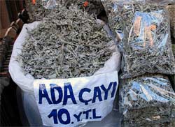 Herbata Ada Cay na tureckim bazarze (fot. fxcuisine.com)