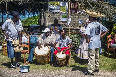 Muzycy Garifuna podczas majowego belizeńskiego Festiwalu Czekolady, fot. Belize Tourism Board. Muzycy Garifuna podczas majowego belizeńskiego Festiwalu Czekolady, fot. Belize Tourism Board.