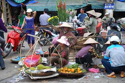 Sprzedawczyni owoców na ulicy. Sprzedawczyni owoców na ulicy.