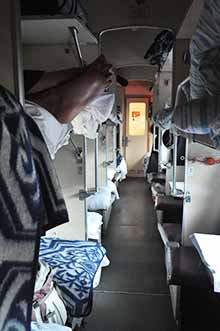 Wnętrze w wagonie Kolei Transsyberyjskiej.