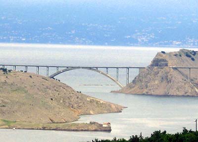 Krcki Most - most łączący wyspę Krk z częścią kontynentalną Chorwacji. Krcki Most - most łączący wyspę Krk z częścią kontynentalną Chorwacji.