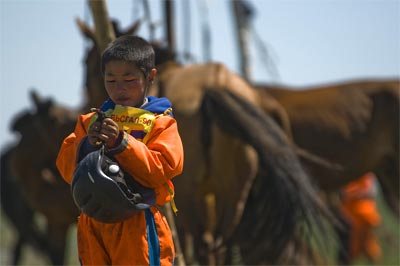 Kilkuletni dżokej (fot. pauleijkemans.com) Kilkuletni dżokej (fot. pauleijkemans.com)