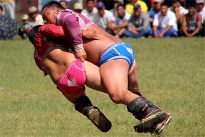 Walka zapaśników (fot. wrestlingroots.org) Walka zapaśników (fot. wrestlingroots.org)