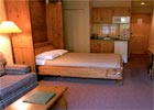 Jak posłowie ratują budżet rodzimych hotelarzy