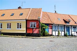 Malownicza zabudowa w Ronne