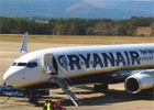 Ryanair tankuje za mało paliwa do samolotów?