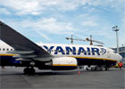 Ryanair wyrzucił z samolotu 100 pasażerów