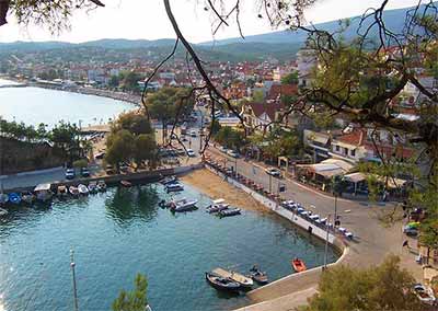 Miejscowość Limenaria na wyspie Thassos, fot. Milena120891, licencja CC BY-SA 3.0