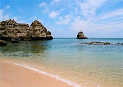 Jedna z pięknych piaszczystych plaż w Lagos