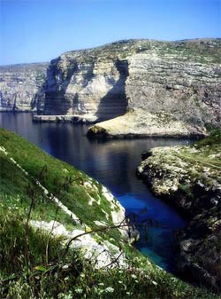 Malowniczy widok (Kantra) z miejscowości Xlendi