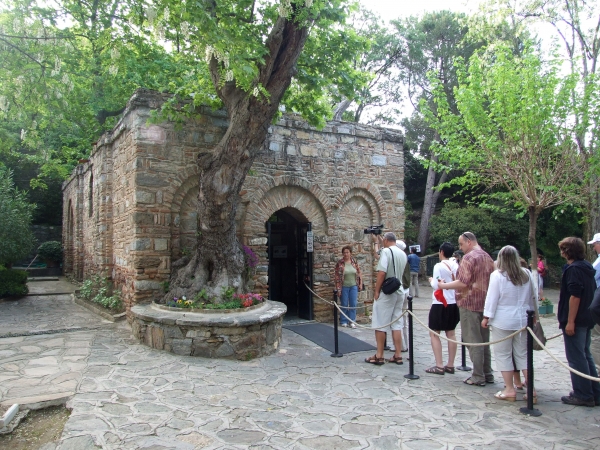 Zdjęcie z Turcji - kolejka do domku Maryi