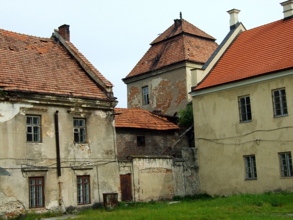 Zdjęcie z Ukrainy - zamek od dziedzińca