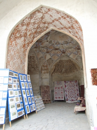 Zdjęcie z Uzbekistanu - pamiątki w medresie