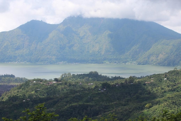 Zdjęcie z Indonezji - Jezioro Batur