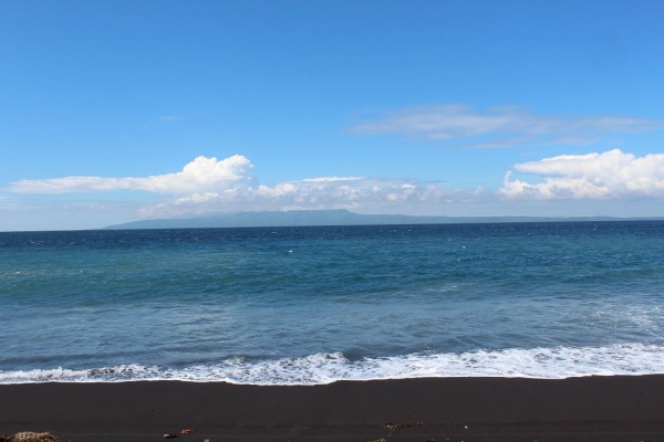 Zdjęcie z Indonezji - czarne plaże