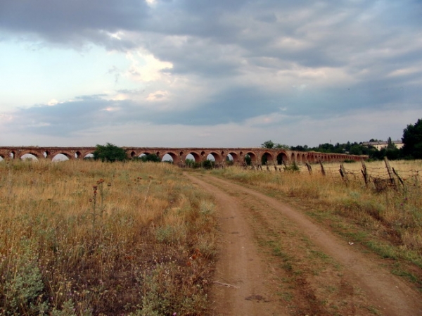 Zdjęcie z Macedonii - Akwedukt pod Skopje.
