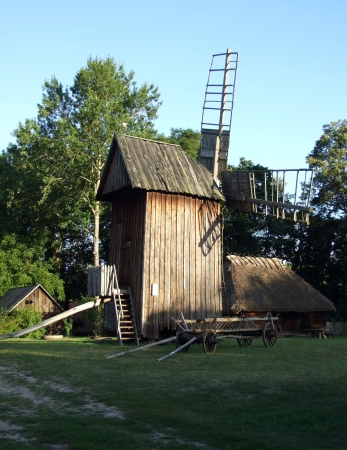 Zdjęcie z Polski - skansenowy wiatrak