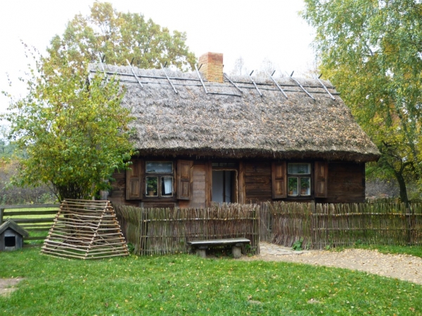 Zdjęcie z Polski - zagroda z Rzeszotar Chwał