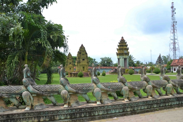 Zdjęcie z Kambodży - Jedna ze wspolczesnych swiatyn Siem Reap