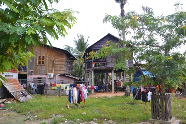 Zdjęcie z Kambodży - Domy mieszkancow Siem Reap