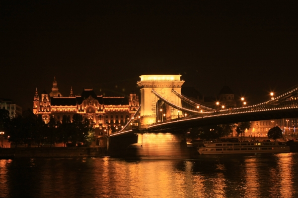 Zdjęcie z Węgier - Most Łańcuchowy nocą