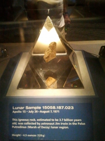 Zdjęcie ze Stanów Zjednoczonych - Lunar sample