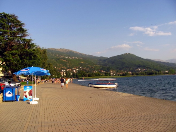 Zdjęcie z Macedonii - Ochryda - promenada.