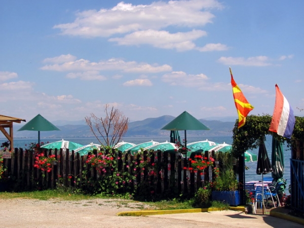 Zdjęcie z Macedonii - Wieś Radożda - knajpka na plaży.