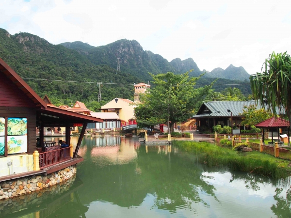 Zdjęcie z Malezji - Tropical Village przy dolnej stacji Langkawi Cable Car