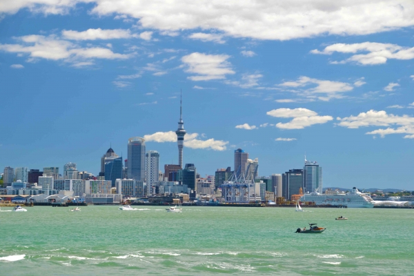 Zdjęcie z Nowej Zelandii - Auckland widziane z promu plynacego z Devonport