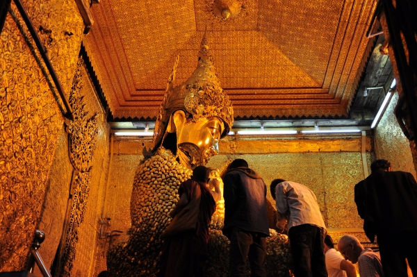Zdjęcie z Birmy - Mandalay, Budda Manhamuni