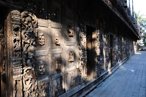 Zdjęcie z Birmy - Mandalay, drewniany klasztor Shwenandaw Kyaung