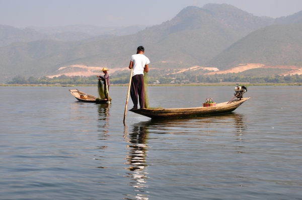 Zdjęcie z Birmy - rybacy na jeziorze Inle