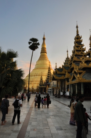 Zdjęcie z Birmy - Rangun, pagoda Shwedagon