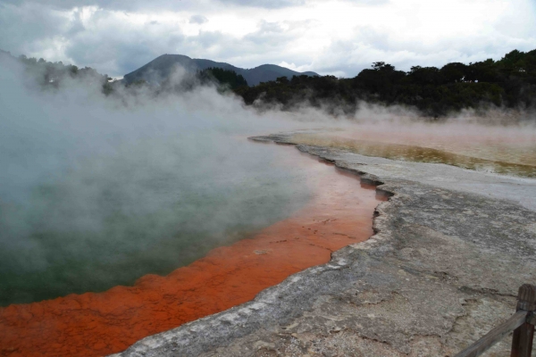 Zdjęcie z Nowej Zelandii - Wai-O-Tapu - wrzące jeziorko