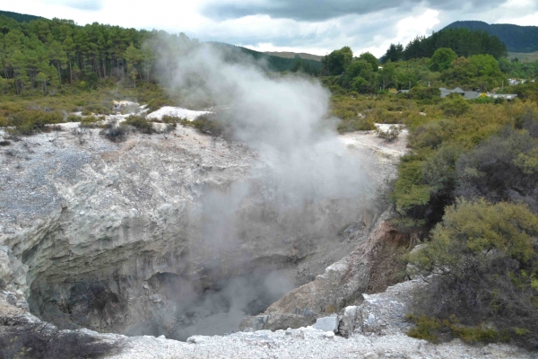 Zdjęcie z Nowej Zelandii - Jeden z kraterów Wai-O-Tapu