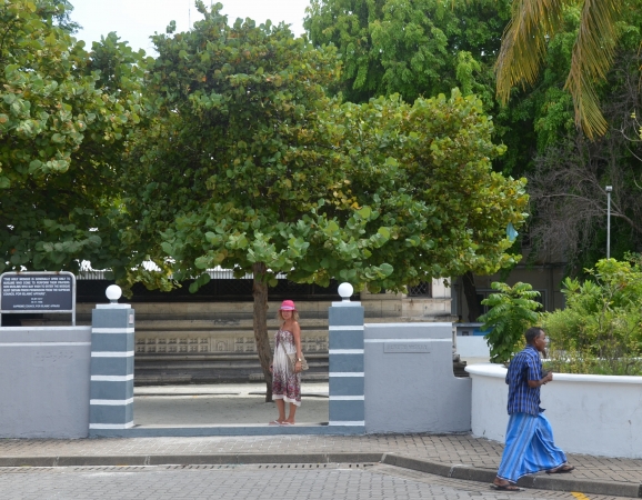 Zdjęcie z Malediw - wejscie na cmentarz